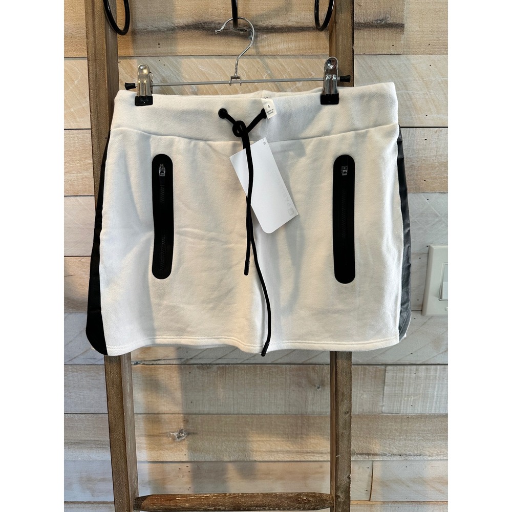 Fabletics White Sporty Mini Skirt With Black Zipper Pockets Small NWT